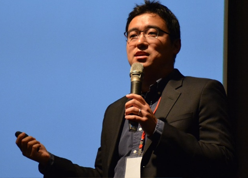 Keynote speech by Dr. Nicky Lu, Chairman, CEO & Founder of Etron Technology (above); Souvenir presentation to Dr. Nicky Lu by Dr. Ian Chan (right).